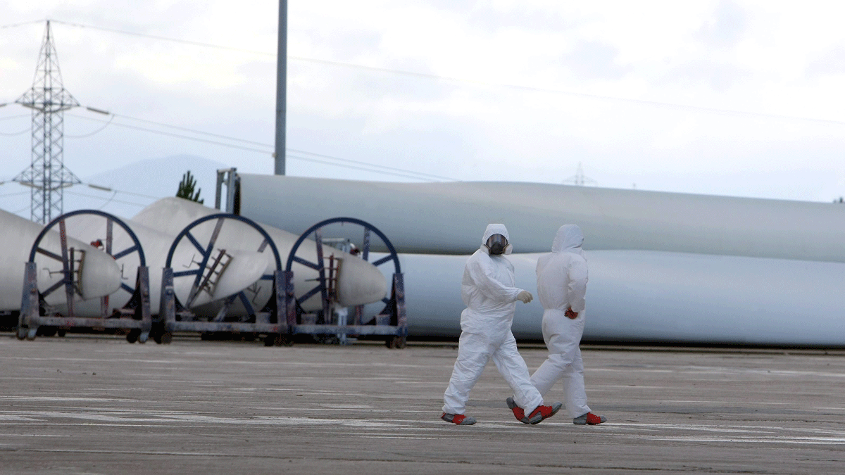 Trabajadores en la factoría de LM de Santo Tomás de las Ollas. | C. Sánchez (Ical)