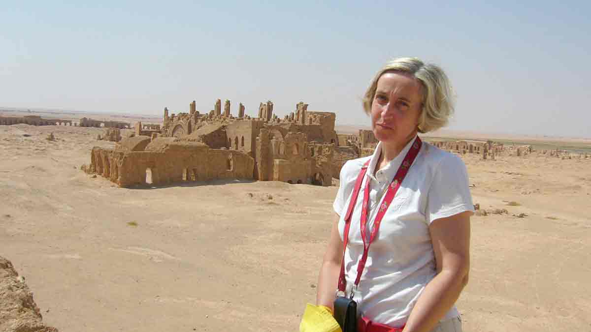 María Jesús Armesto en la Basílica de San Sergio en la localidad siria de Rusafa. María Jesús Armesto en la Basílica de San Sergio en la localidad siria de Rusafa.