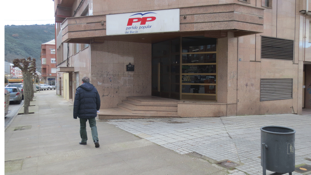 La sede del PP, en la calle Ortega y Gasset de Ponferrada. | L. N. C.