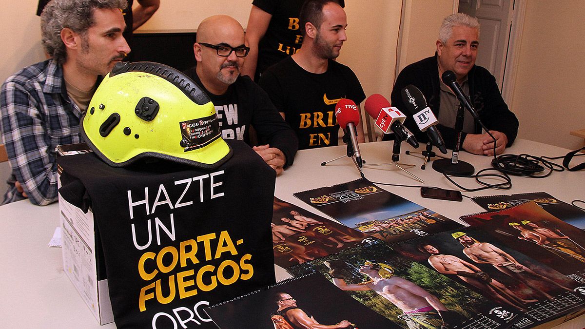 Los bomberos forestales de la Brif de Tabuyo del Monte presentan un calendario benéfico y solidario. | ICAL