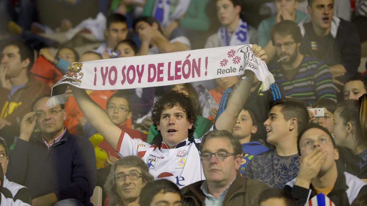 Mikel lanza a portería durante la última Copa Asobal. | MAURICIO PEÑA