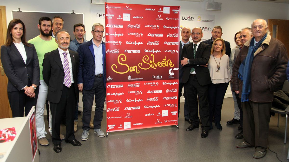 El Ayuntamiento de León acogió la presentación de la 19ª edición de la prueba navideña. | CÉSAR