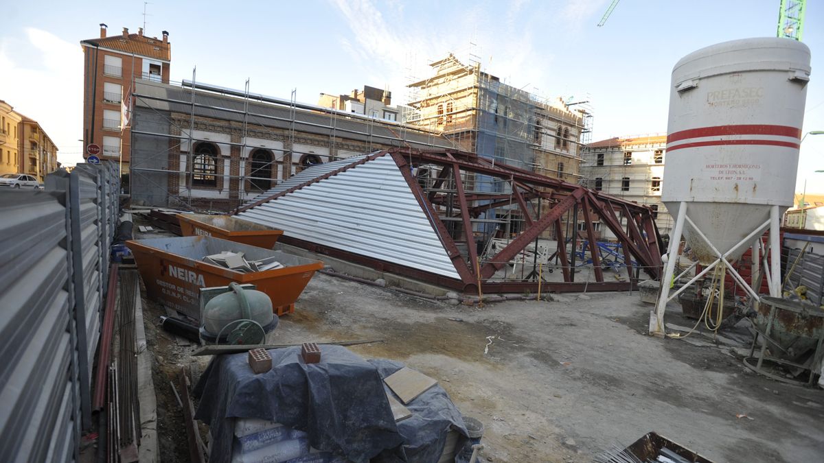 Obras del edificio Araú. | DANIEL MARTÍN Obras del edificio Araú. | DANIEL MARTÍN