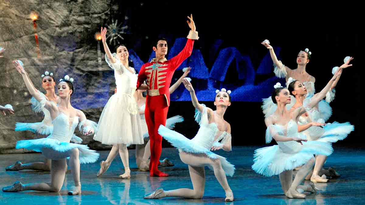 ‘El cascanueces’ es uno de los títulos más populares del repertorio de ballet clásico, donde destaca la brillante mísica de Tchaikovsky.