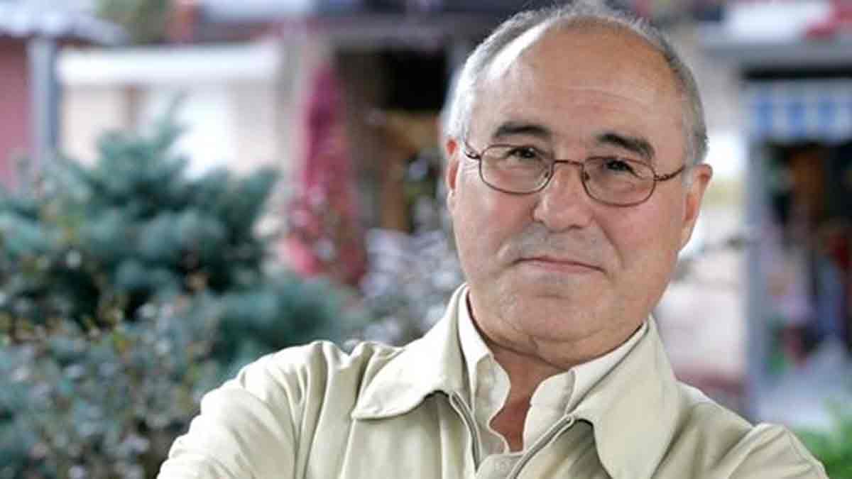 El poeta y profesor salmantino José Luis Puerto, afincado en León desde hace muchos años y que hoy presenta su último libro en la Biblioteca Pública. El poeta y profesor salmantino José Luis Puerto, afincado en León desde hace muchos años y que hoy presenta su último libro en la Biblioteca Pública.