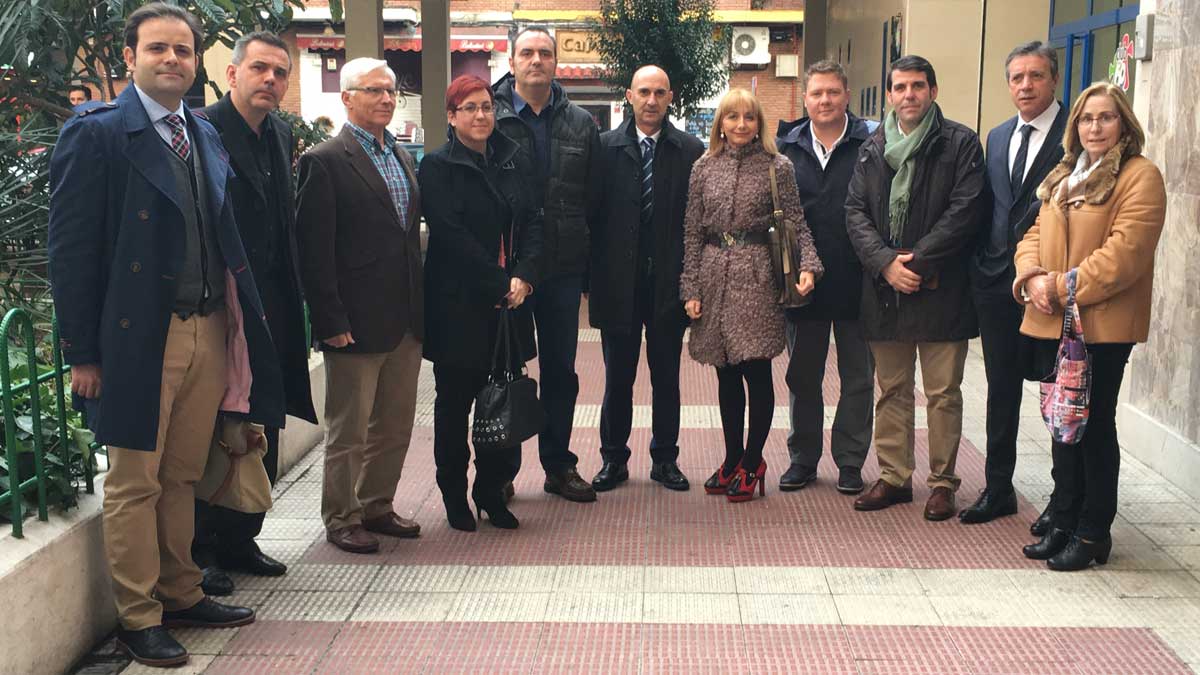 Ediles de SanAndrés, junto a la alcaldesa y representantes del PSOE. | L.N.C.