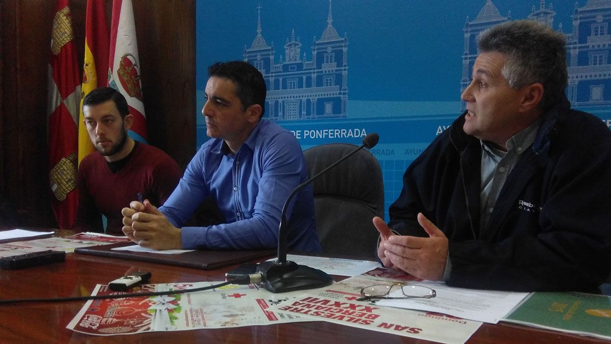 Tasio Reguera, Roberto Mendo y Moncho Valcarce, este martes en rueda de prensa.