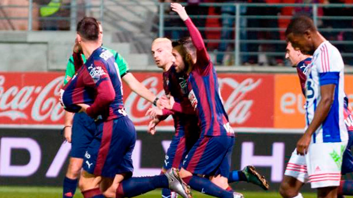 Los jugadores del Eibar celebran el gol de Sergi Enrich. | LA LIGA