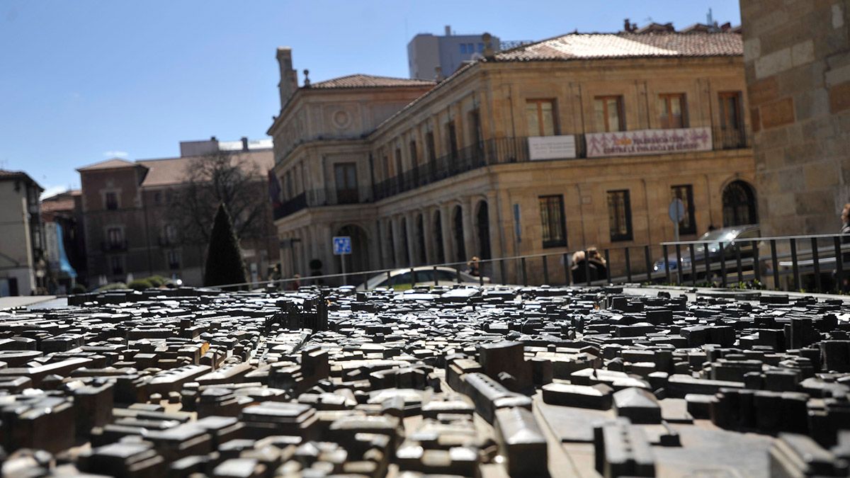La reducción del padrón municipal de la capital leonesa es una tendencia constante en los últimos años. | MAURICIO PEÑA