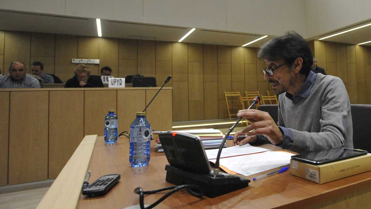 Miguel Hidalgo, como secretario en un pleno municipal. | DANIEL MARTÍN Miguel Hidalgo, como secretario en un pleno municipal. | DANIEL MARTÍN
