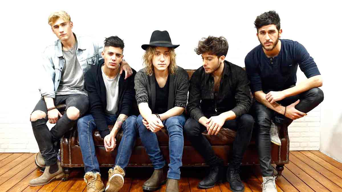 Los cinco componentes de la boyband Auryn regresan este sábado para firmar ejemplares de su cuarto disco.