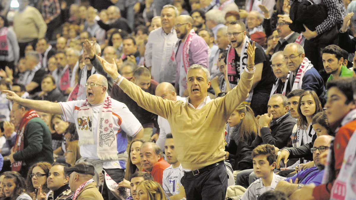 El entrenador riojano, Jota González, llegó a León «llorando», nadie le había creído y acertaron. | DANIEL MARTÍN