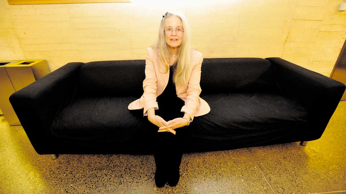 Sharon Olds, este sábado en León, al recoger el premio Leteo. | DANIEL MARTÍN Sharon Olds, este sábado en León, al recoger el premio Leteo. | DANIEL MARTÍN