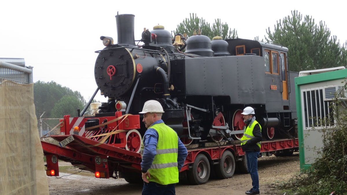 Traslado de la locomotora número 9 de la MSP, la Wagner, a la nueva sede del Museo de la Energía. | L.N.C.