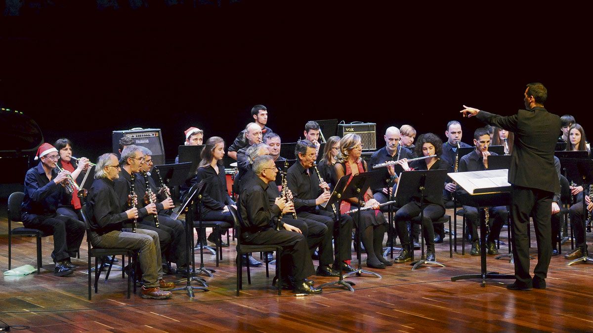 La Banda de la Escuela abrió la gala con la interpretación de ‘Los viajes de Gulliver’. | DANIEL MARTÍN