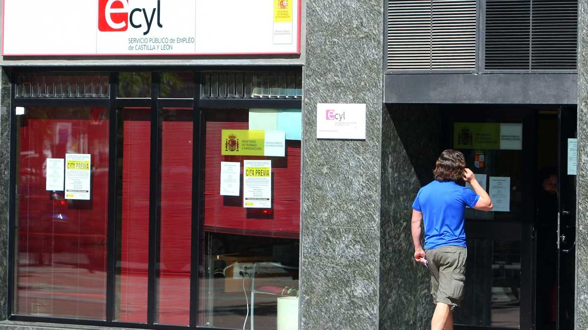 El paro cayó más de un 6% en León durante el año pasado según la EPA. | MAURICIO PEÑA