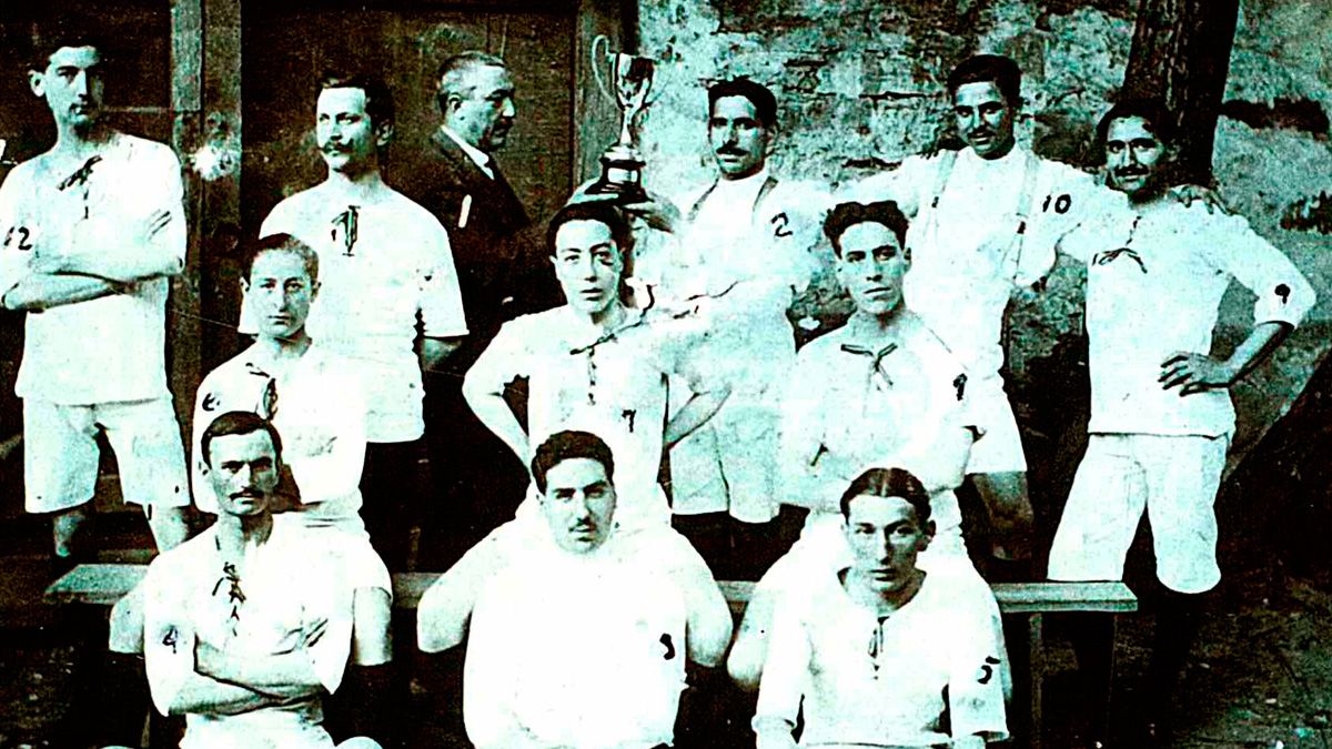 Plantilla del Club Deportivo Bembibrense en el año 1917.