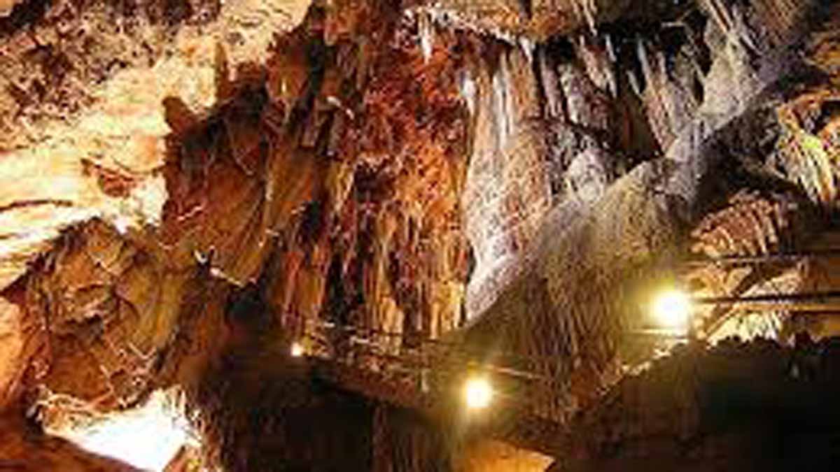 La Cueva de Valporquero, ubicada en el municipio leonés de Vegacervera. | ICAL La Cueva de Valporquero, ubicada en el municipio leonés de Vegacervera. | ICAL
