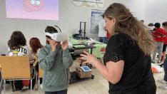 Las gafas de realidad virtual triunfan entre los alumnos. | Javier Fernández Las gafas de realidad virtual triunfan entre los alumnos. | Javier Fernández