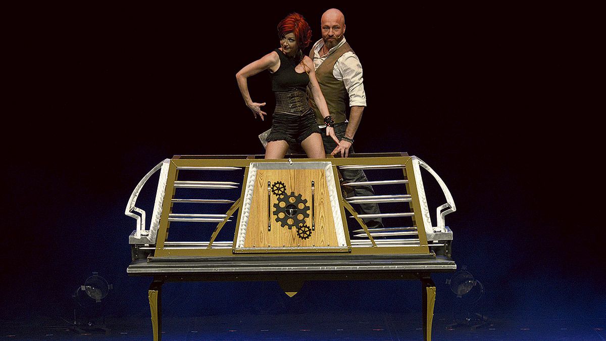 Los franceses Kamyleon llevaron las grandes ilusiones a la gala internacional en el Auditorio de León. | MAURICIO PEÑA