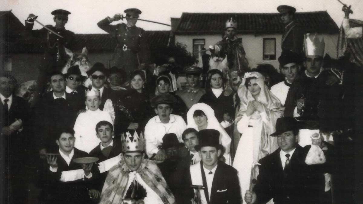 Todo el grupo que representó el ‘Auto de Reyes’ en Cabreros en el año 1967