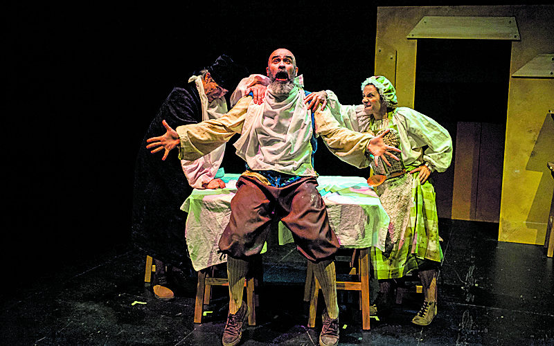 La compañía burgalesa Bambalua Teatro cierra el domingo el evento con el espectáculo de humor para todos los públicos ‘Ñam, ñam’. | L.N.C.