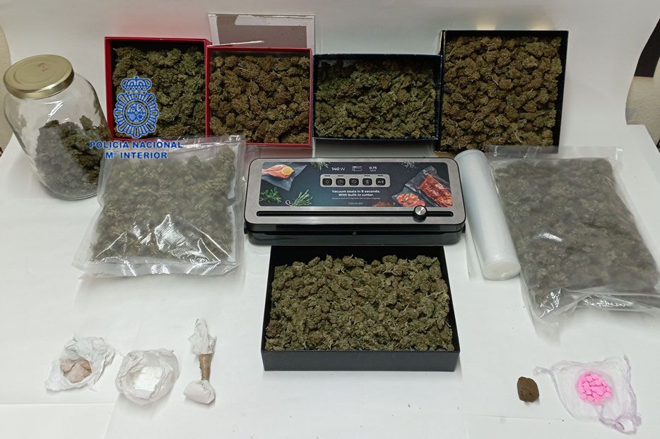 Sustancias halladas durante la entrada y registro del domicilio utilizado como "supermercado de droga". | LNC