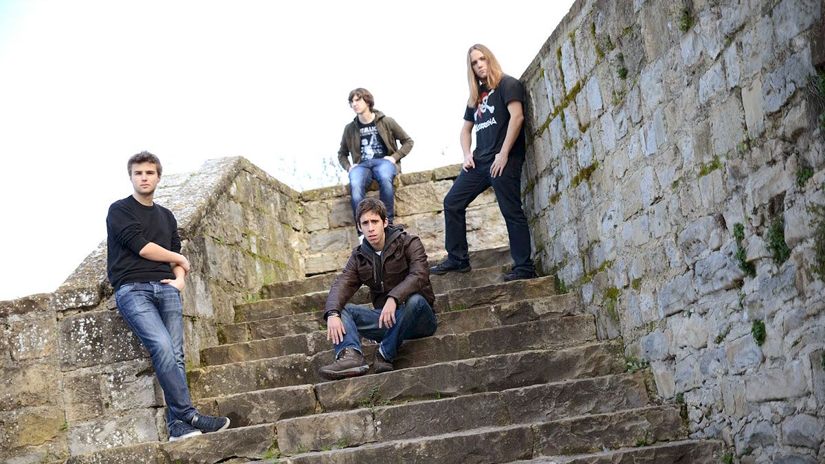 Los cuatro integrantes de la banda pamplonesa Cero a la izquierda que este viernes actúa en el Fraguel Rock Bar.
