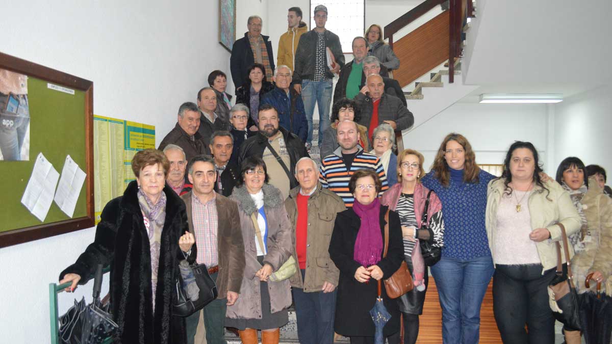 La asociación de afectados por las preferentes celebró una asamblea ayer en Ponferrada. | A. CARDENAL