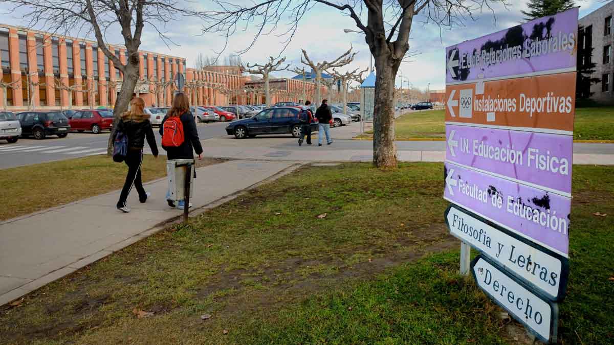 Las oposiciones se iban a celebrar en el campus de Vegazana. | MAURICIO PEÑA Las oposiciones se iban a celebrar en el campus de Vegazana. | MAURICIO PEÑA