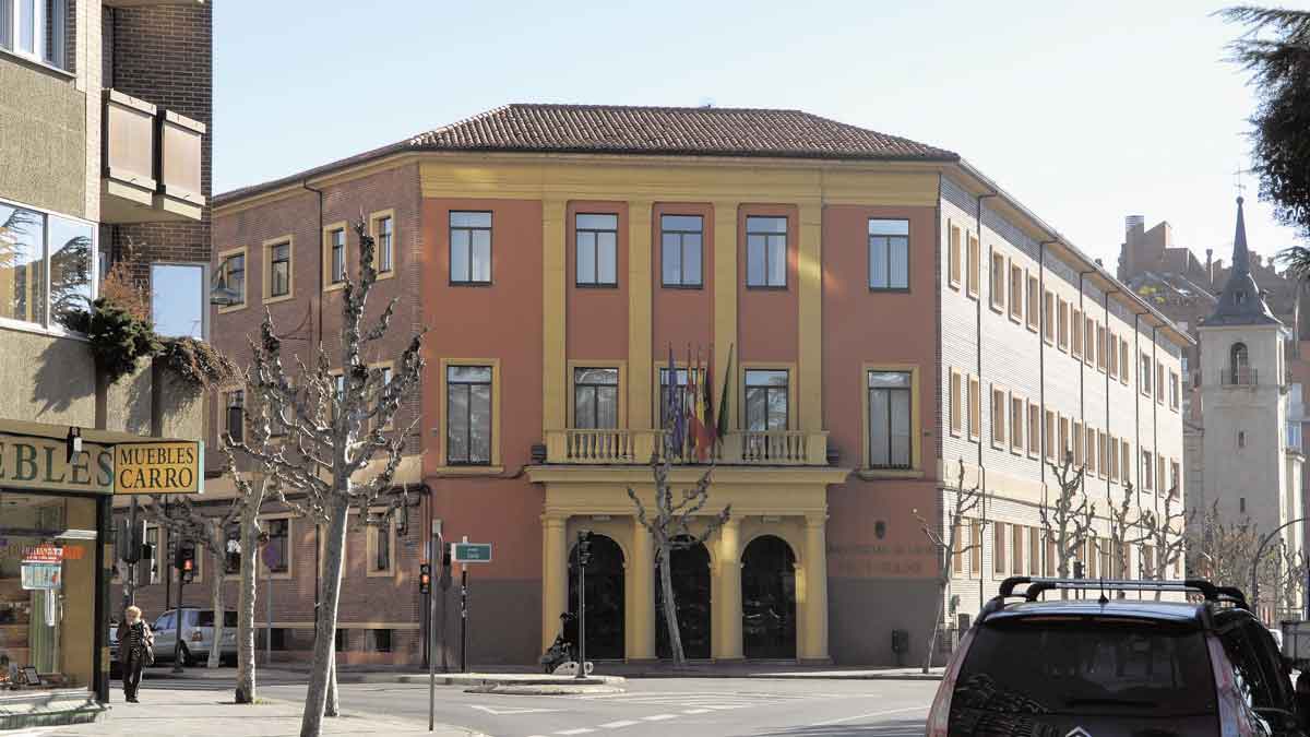 El edificio del Albéitar es la sede del Rectorado de la Universidad de León. | MAURICIO PEÑA