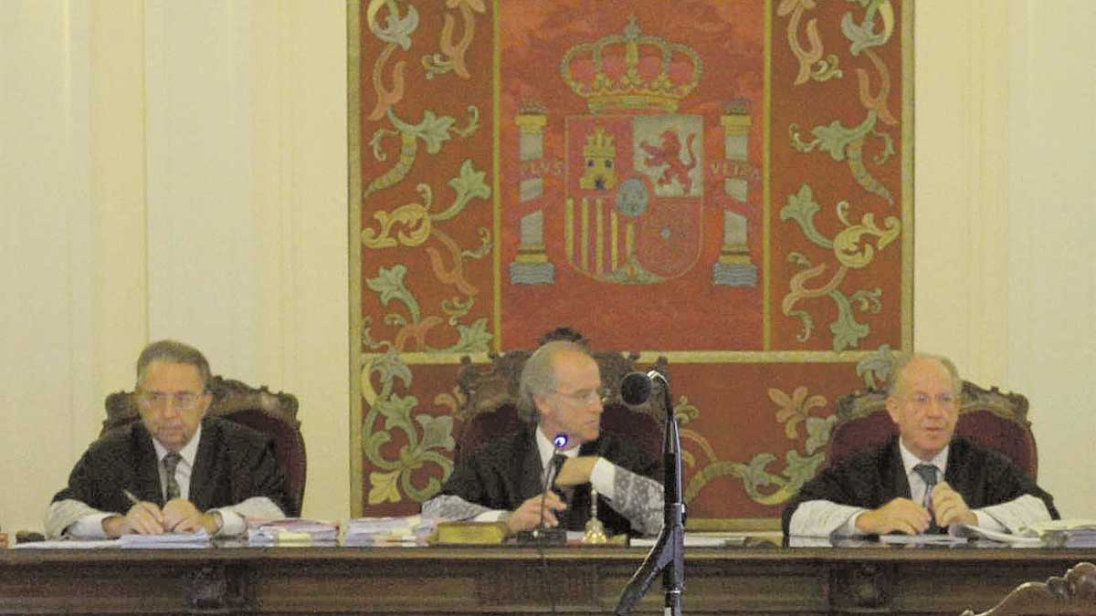 Carlos Javier Álvarez presidiendo un tribunal. | MAURICIO PEÑA Carlos Javier Álvarez presidiendo un tribunal. | MAURICIO PEÑA
