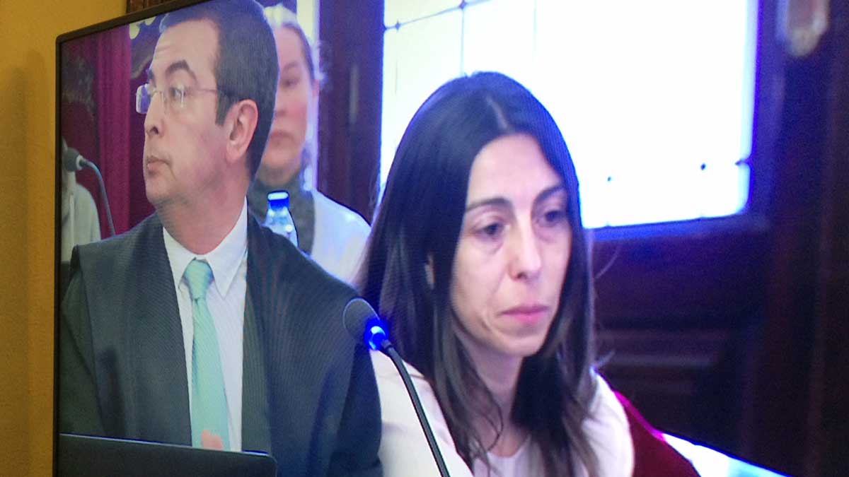 La tercera acusada por el crimen de Carrasco a su salida del centro penitenciario de Mansilla en enero de 2015. :: mauricio peña La tercera acusada por el crimen de Carrasco a su salida del centro penitenciario de Mansilla en enero de 2015. :: mauricio peña