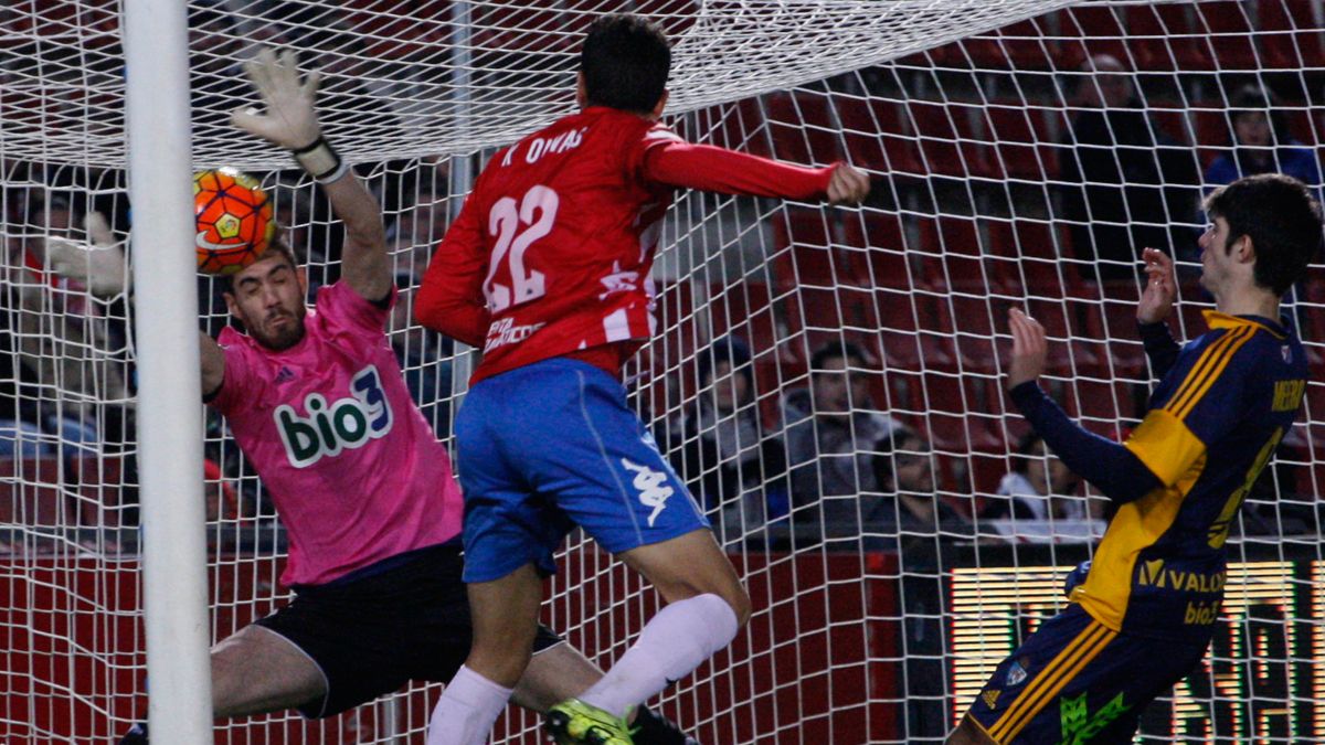 Kiko Olivas remata a bocajarro para marcar el segundo gol del Girona. | DIARI DE GIRONA