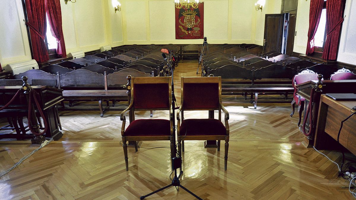 Sala de la Audiencia Provincial de León donde se celebrarán las sesiones del juicio por el caso Carrasco desde este martes. | DANIEL MARTÍN