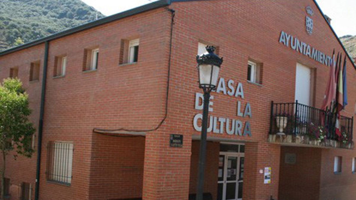 El Ayuntamiento de Puente de Domingo Flórez. | L.N.C.