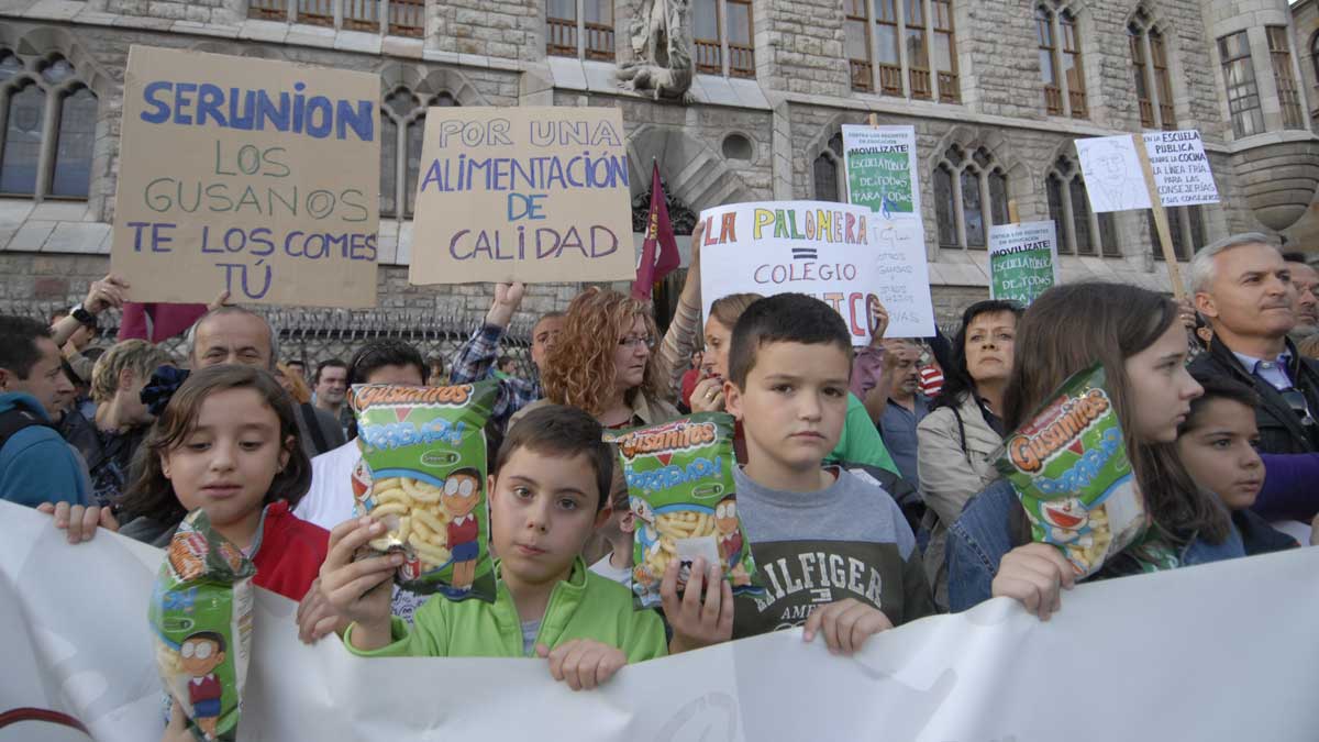 Imagen de una manifestación de padres y alumnos contra Serunión. | MAURICIO PEÑA