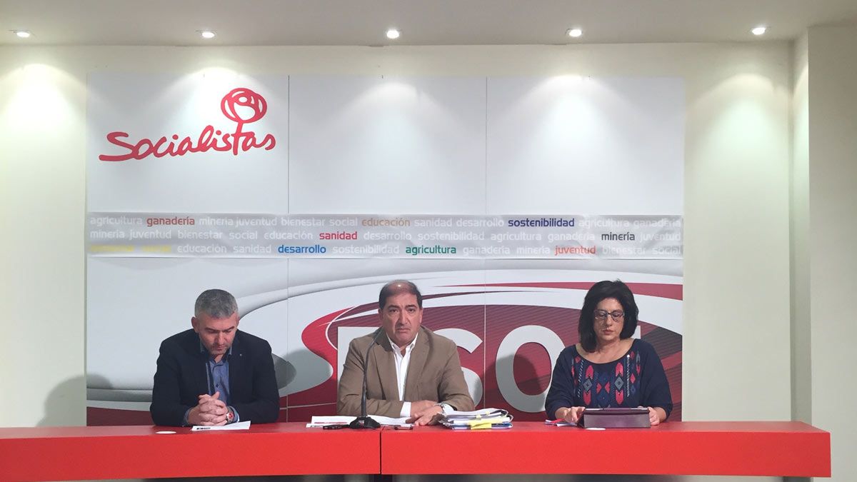 Lisandro García y José Manuel Fernández se reunieron en Sahagún con Tino Rodríguez (c).