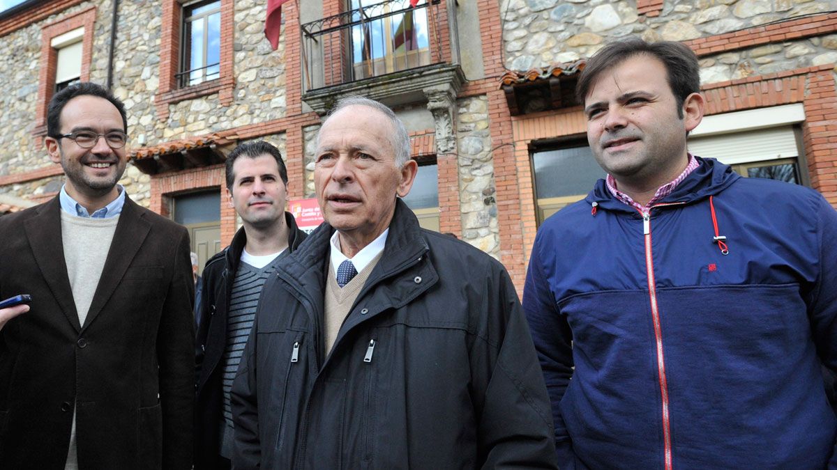 Luis Rodríguez Aller, junto a Luis Tudanca y Celestino Rodríguez, en Vegacervera. | DANIEL MARTÍN