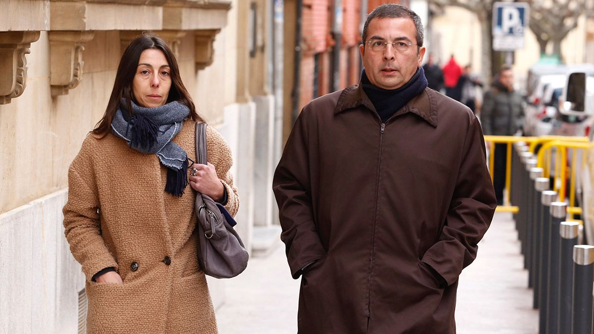 Raquel Gago y Fermín Guerrero llegando a la Audiencia Provincial en una imagen de archivo. | ICAL