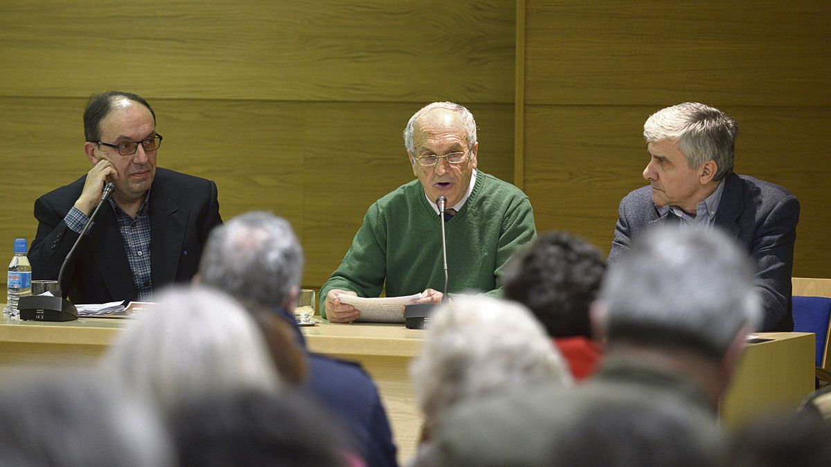 Un momento de la conferencia de José Luis Gavilanes. | MAURICIO PEÑA