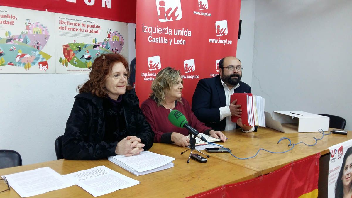 Eloína Terrón, Elena Fernández y Santiago Ordóñez, durante su comparecencia. | A. MARTÍNEZ