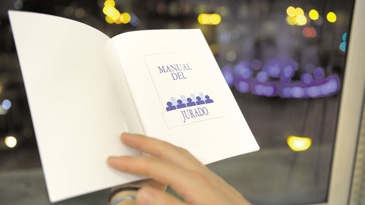 El manual oficial que reciben los integrantes del jurado. | MAURICIO PEÑA