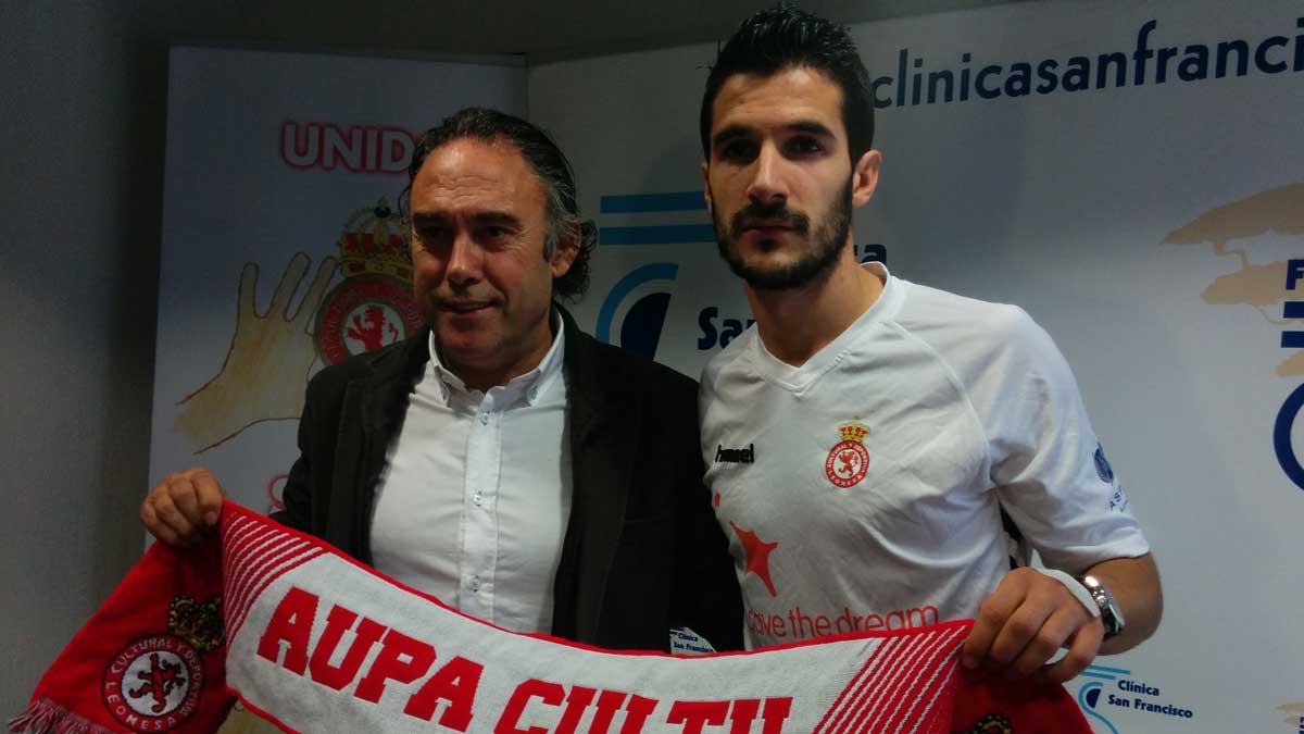 Míchel Zabaco, junto a Felipe Llamazares durante su presentación. | J.C.