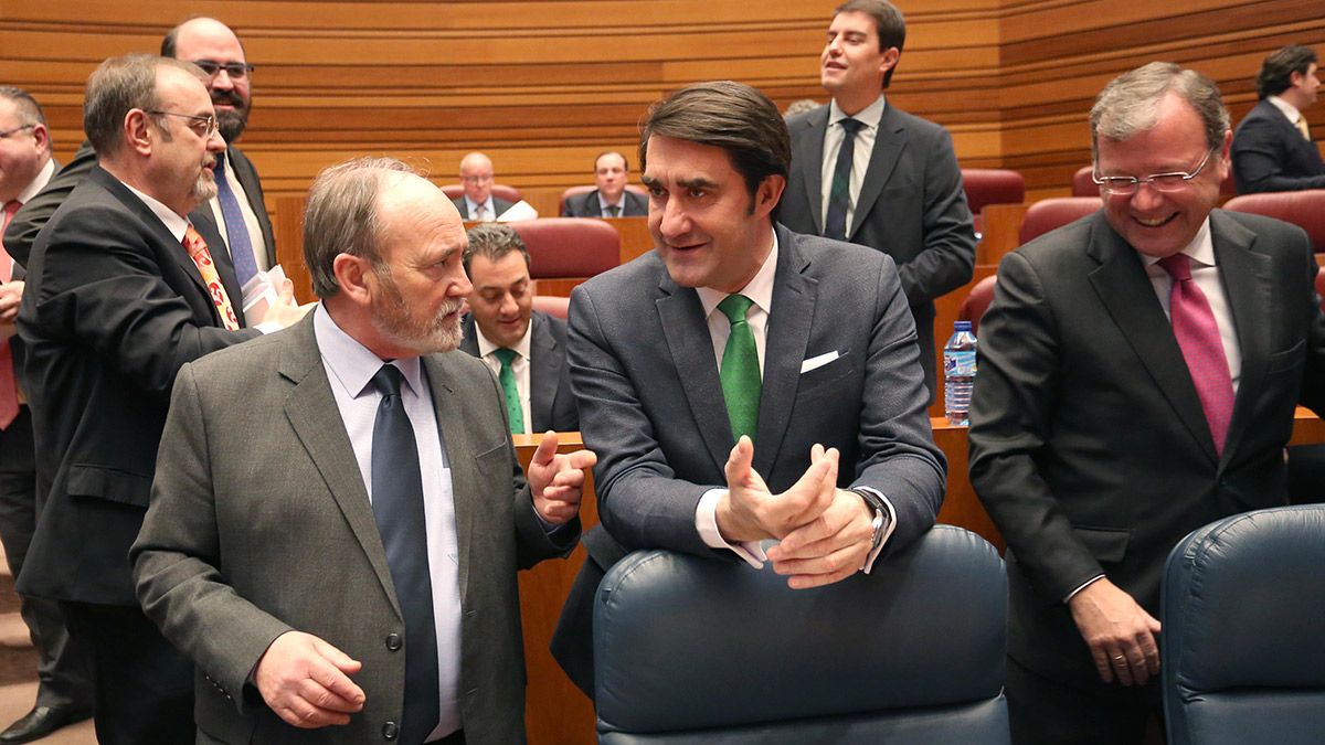 El consejero de Fomento y Medio Ambiente, Juan Carlos Suárez-Quiñones, durante la primera sesión del Pleno de las Cortes de Castilla y León. | DIEGO DE MIGUEL (ICAL)