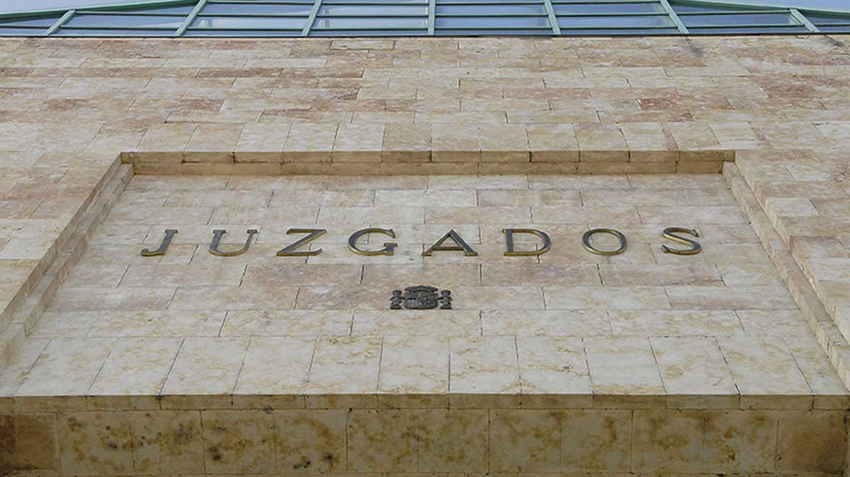 Edificio de los Juzgados de León donde prestaba declaración el padre de Triana este martes. | MAURICIO PEÑA