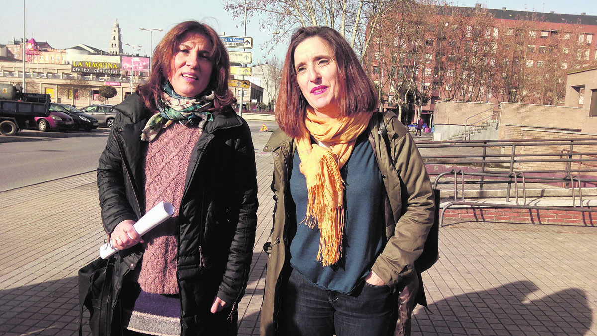 Las concejalas de USE Bierzo, Cristina López Voces e Isabel Baílez. | L.N.C.