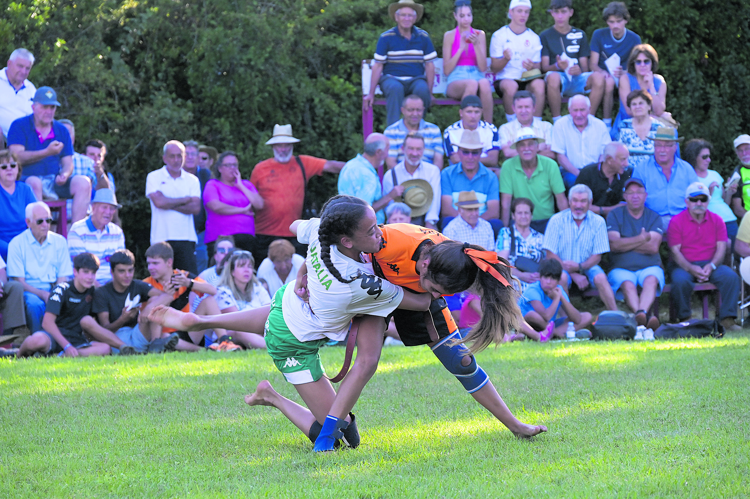 Natalia, la de Villacedré, se metió en la final de ligeros ante Isabel Justel pero nada pudo hacer.| MAURICIO PEÑA