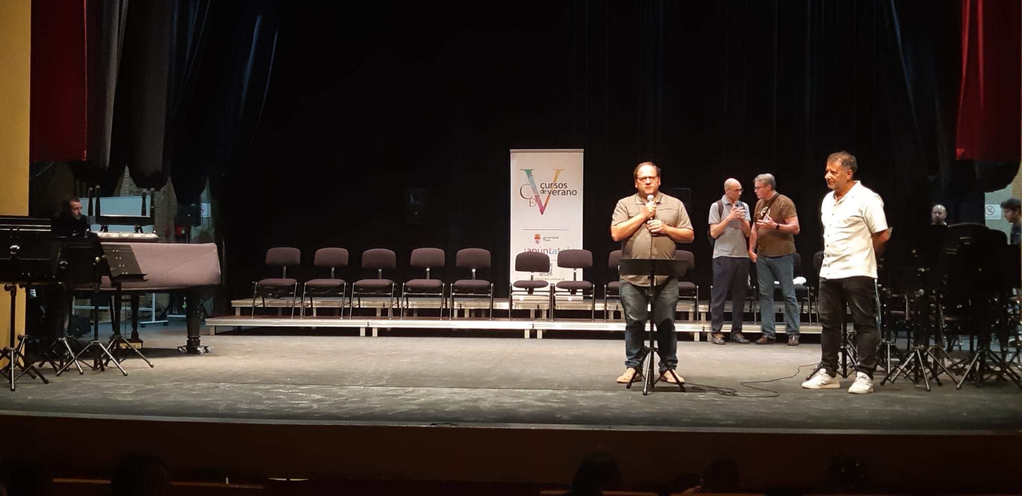 Inauguración de la décimo sexta edición del curso de verano ‘Encuentros con la Música’ de La Bañeza. | MANUEL ROBLES