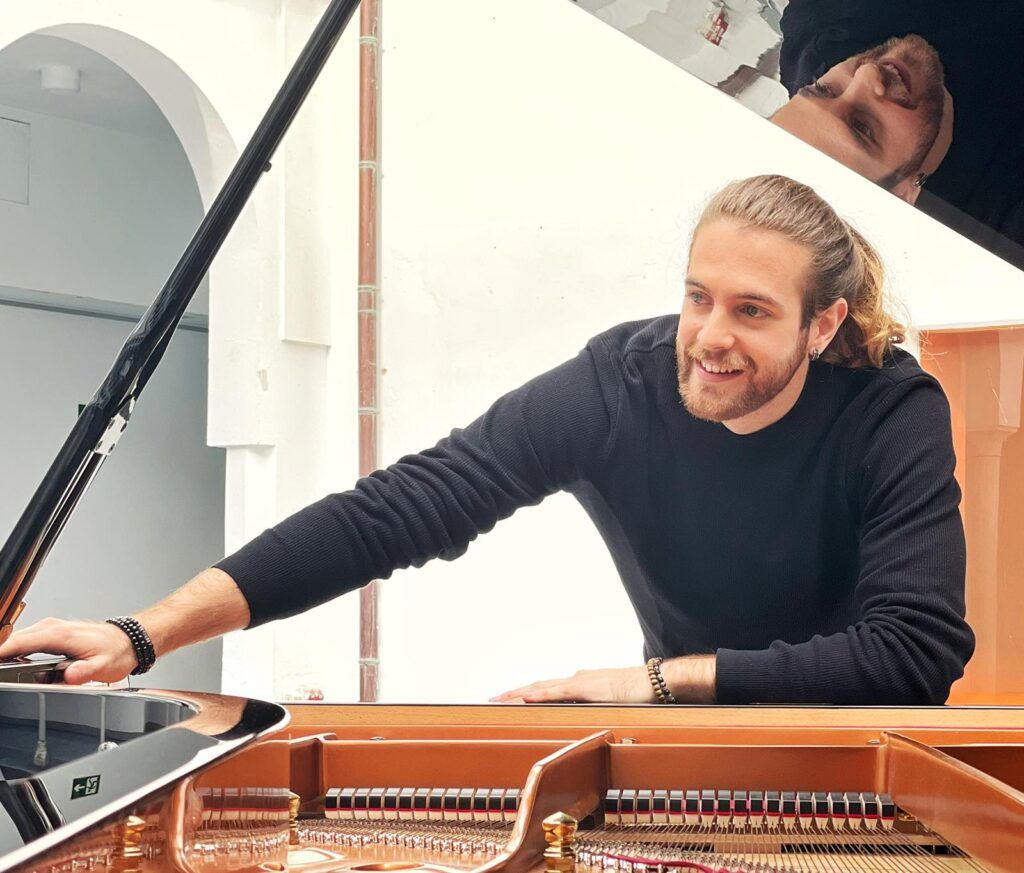 Andrés Barrios viste a León con sus mejores galas con el concierto de su cuarteto de jazz flamenco este jueves en la Casona Puerta Castillo. | L.N.C.